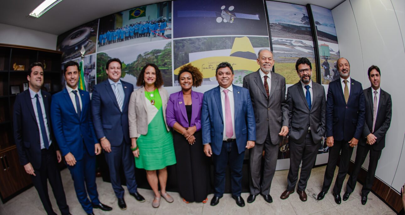 Em reunião no Ministério de Ciência, Tecnologia e Inovações, Felipe Camarão reforça pedido de mais investimentos para educação do MA