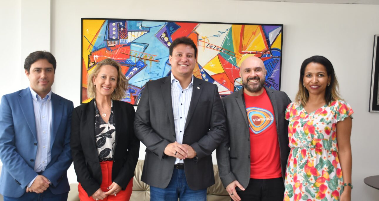 Vice-governador Felipe Camarão recebe visita de representantes do consulado australiano