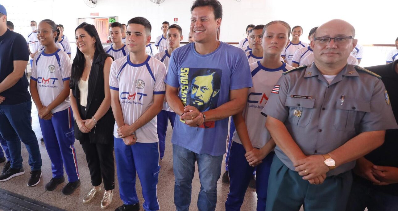 Vice-governador Felipe Camarão entrega obras educacionais na Vila Palmeira, em São Luís