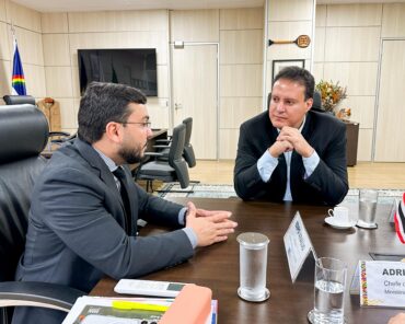 Em Brasília, Felipe Camarão trata sobre suspensão de carteiras de pescadores artesanais e processos de pensão de filhos separados dos pais com hanseníase