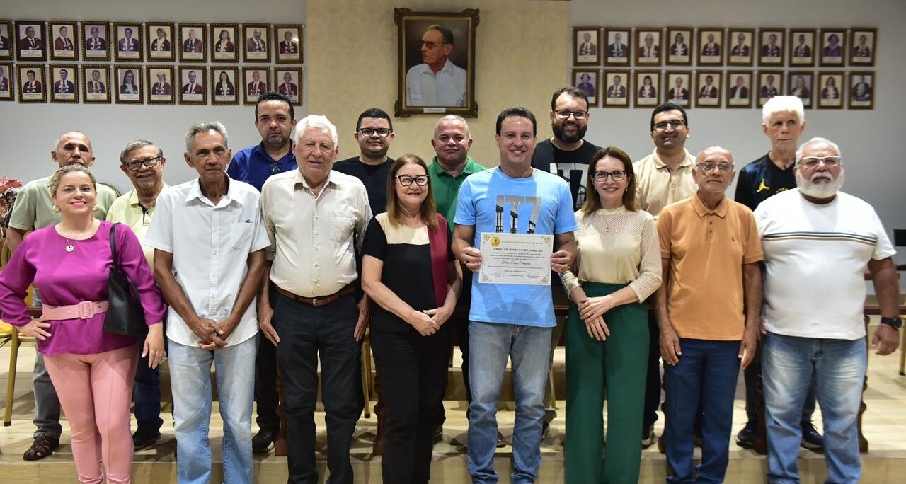 Felipe Camarão recebe diploma de membro correspondente da Academia Imperatrizense de Letras
