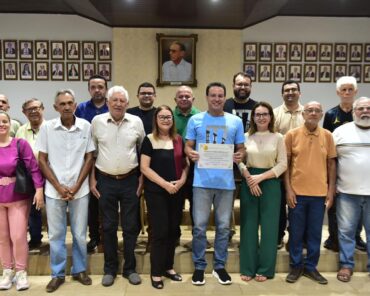 Felipe Camarão recebe diploma de membro correspondente da Academia Imperatrizense de Letras