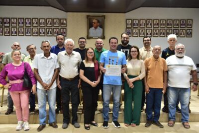 Felipe Camarão recebe diploma de membro correspondente da Academia Imperatrizense de Letras