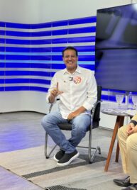 Camarão propõe novo concurso para professor e volta do maior salário do Brasil