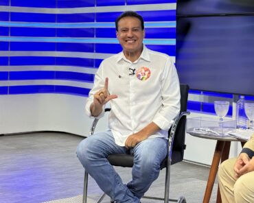 Camarão propõe novo concurso para professor e volta do maior salário do Brasil