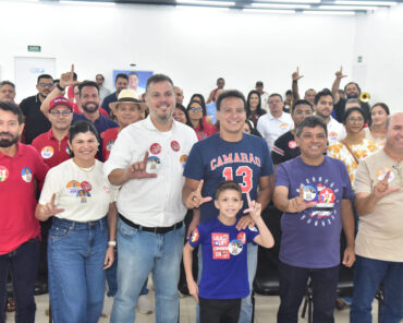 Felipe Camarão e Rodrigo Lago juntos em plenária da Educação em São Luís