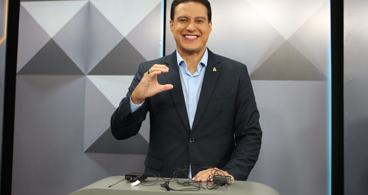 Camarão pauta o debate e Orleans não consegue falar sobre seu currículo