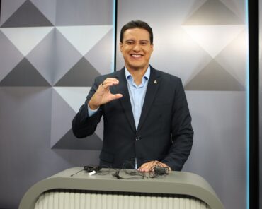 Camarão pauta o debate e Orleans não consegue falar sobre seu currículo