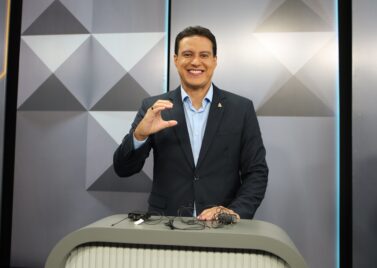 Camarão pauta o debate e Orleans não consegue falar sobre seu currículo