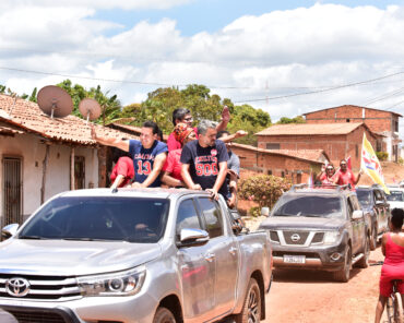 Felipe Camarão leva Carreata do 13 a Vargem Grande e Itapecuru Mirim e destaca os feitos na Educação