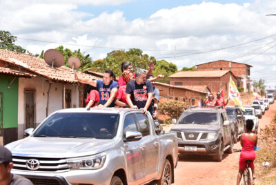 Felipe Camarão leva Carreata do 13 a Vargem Grande e Itapecuru Mirim e destaca os feitos na Educação