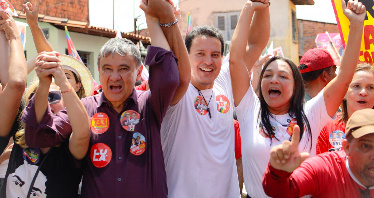 Time do 13 toma as ruas da Liberdade com Camarão, Ministro Wellington Dias e Eliziane