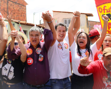 Time do 13 toma as ruas da Liberdade com Camarão, Ministro Wellington Dias e Eliziane