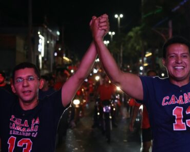 Camarão leva grande carreata às ruas de Caxias e mostra força na reta final