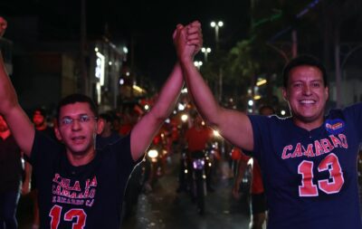Camarão leva grande carreata às ruas de Caxias e mostra força na reta final
