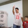 Felipe Camarão vota com família e correligionários